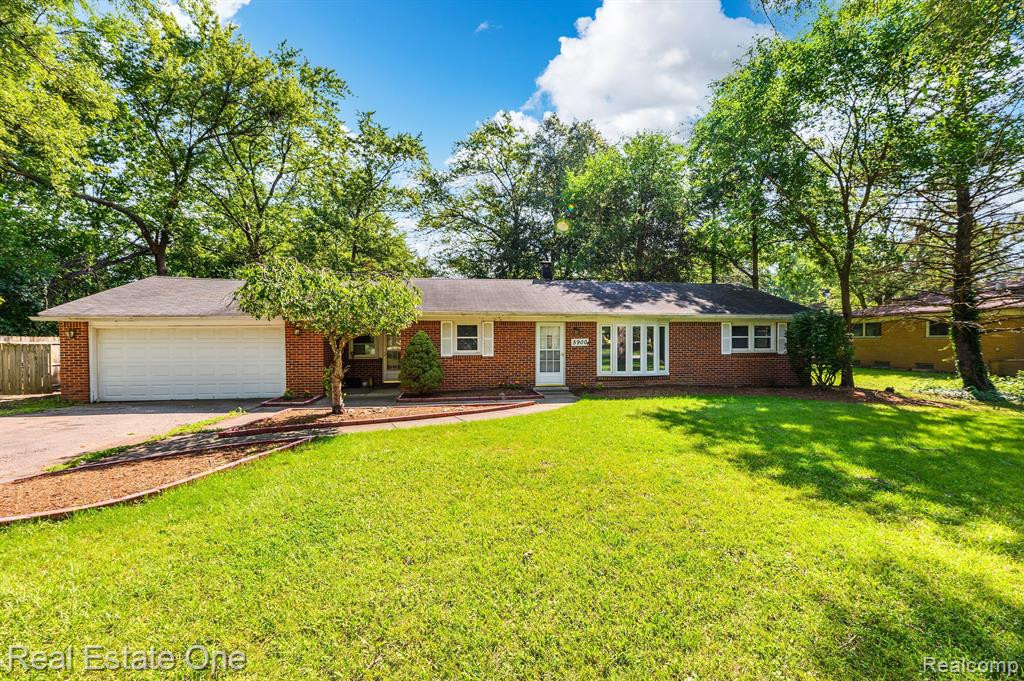 5900 Wright Drive, Troy, MI 48098 — front exterior
