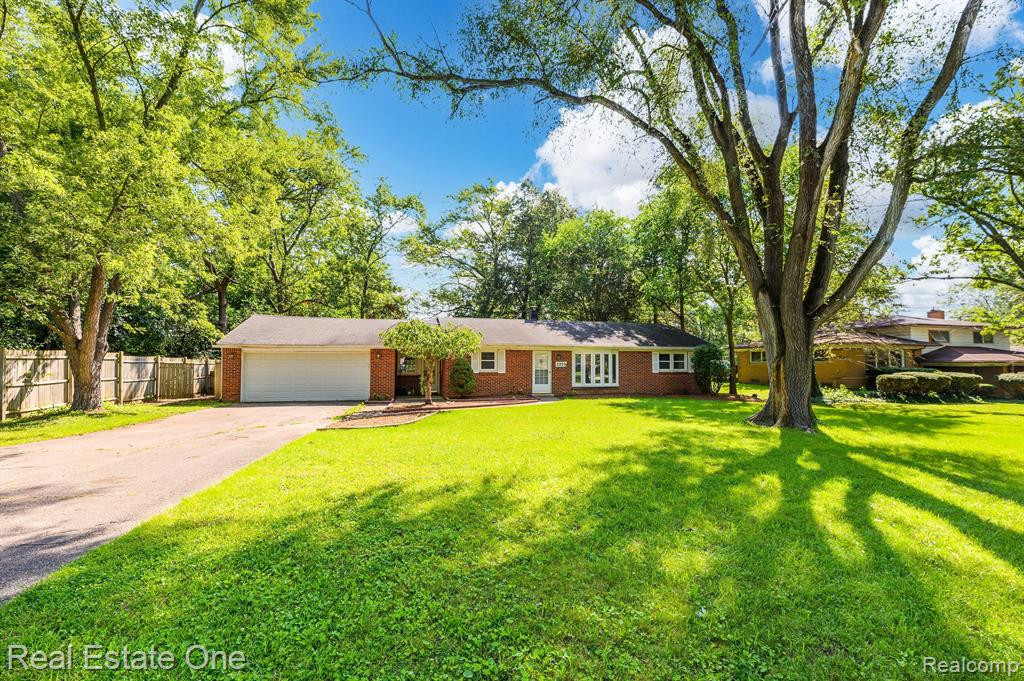 5900 Wright Drive, Troy, MI 48098 — Photo 2