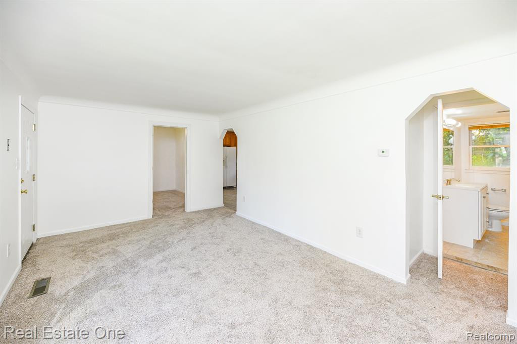 5900 Wright Drive, Troy, MI 48098 — Photo 8