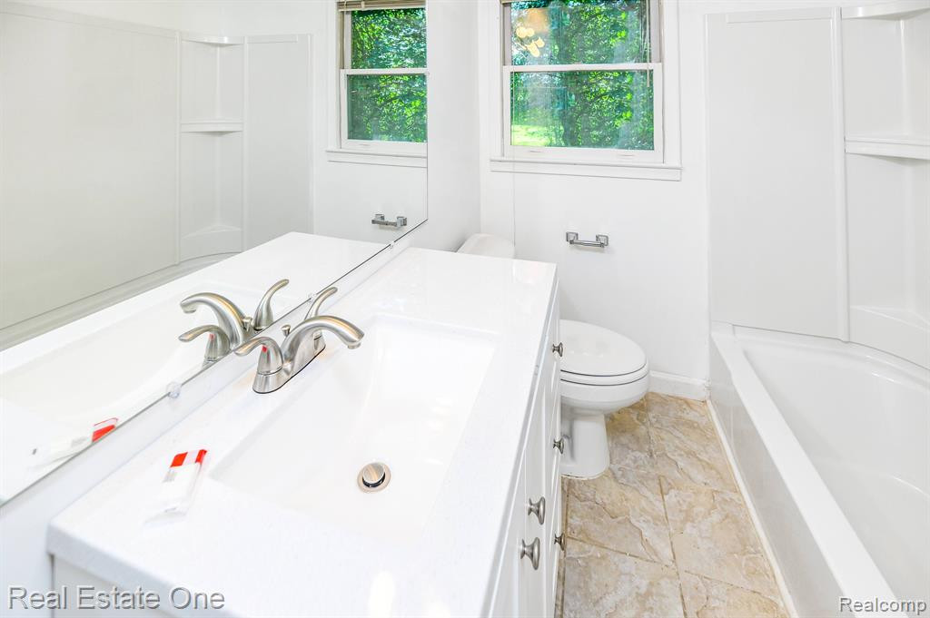 5900 Wright Drive, Troy, MI 48098 — Photo 9