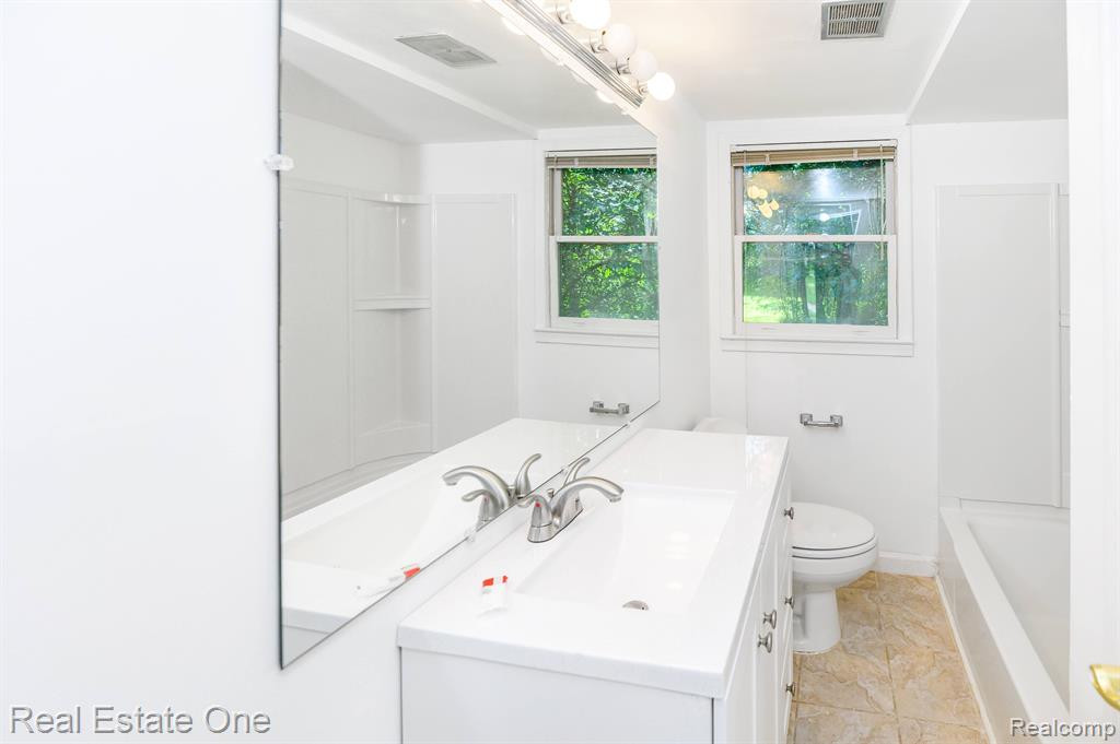 5900 Wright Drive, Troy, MI 48098 — Photo 11