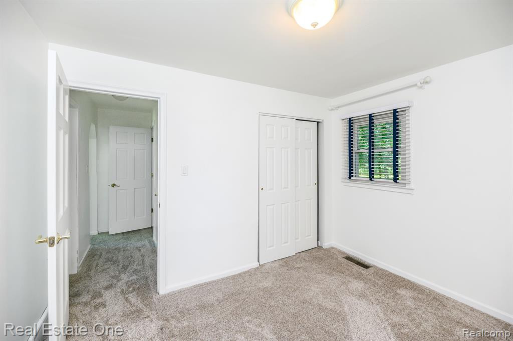 5900 Wright Drive, Troy, MI 48098 — Photo 13
