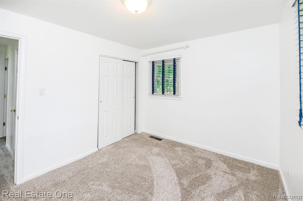 5900 Wright Drive, Troy, MI 48098 — Photo 14