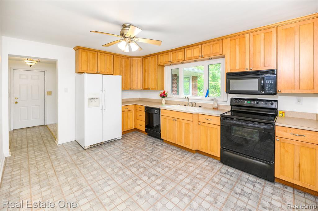 5900 Wright Drive, Troy, MI 48098 — Photo 20
