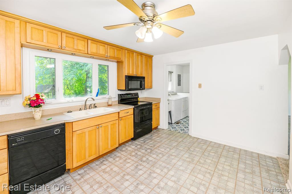 5900 Wright Drive, Troy, MI 48098 — Photo 21