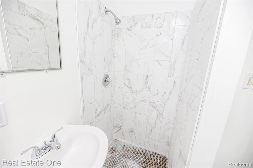 5900 Wright Drive, Troy, MI 48098 — Photo 24