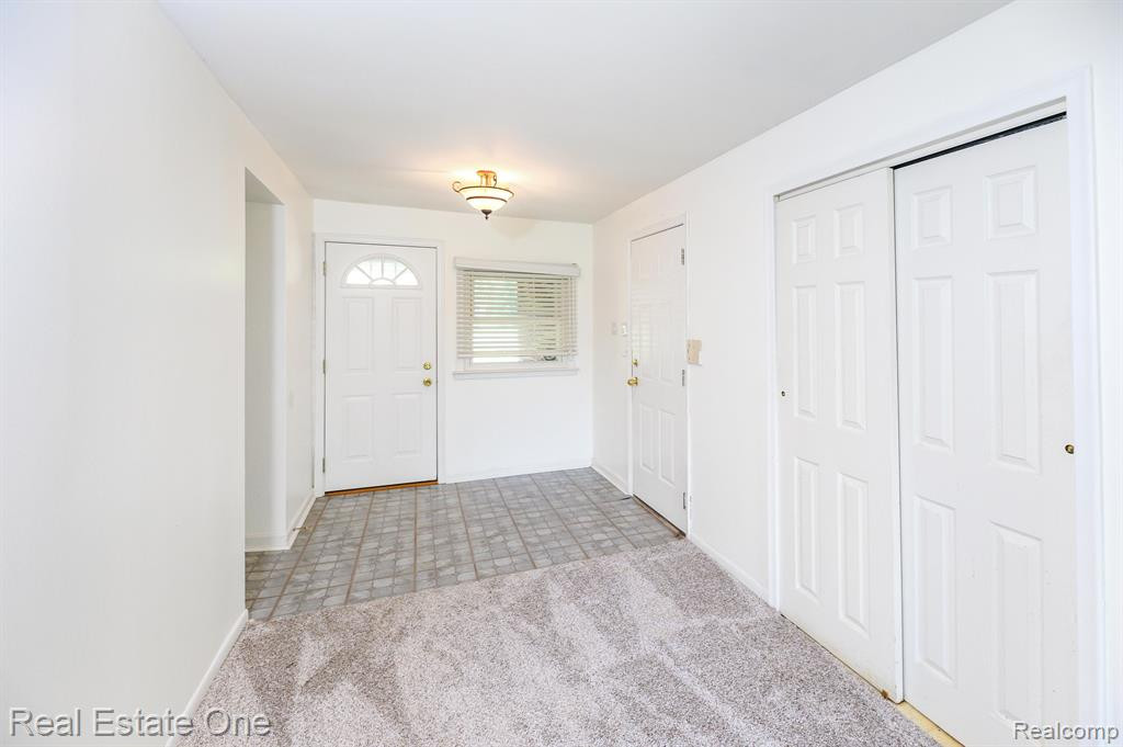 5900 Wright Drive, Troy, MI 48098 — Photo 32