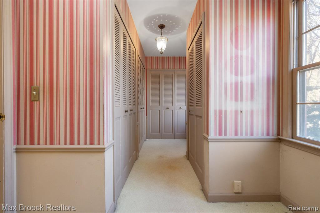 2 WALNUT Lane, Orchard Lake Village, MI 48324 — Photo 17