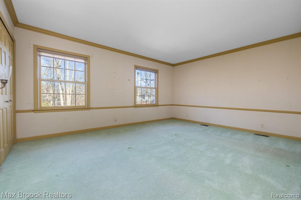 2 WALNUT Lane, Orchard Lake Village, MI 48324 — Photo 19