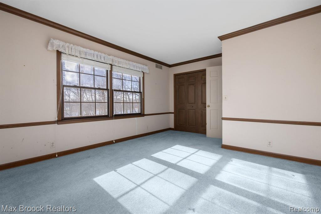 2 WALNUT Lane, Orchard Lake Village, MI 48324 — Photo 21