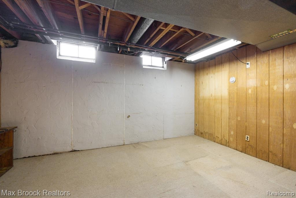 2 WALNUT Lane, Orchard Lake Village, MI 48324 — Photo 23