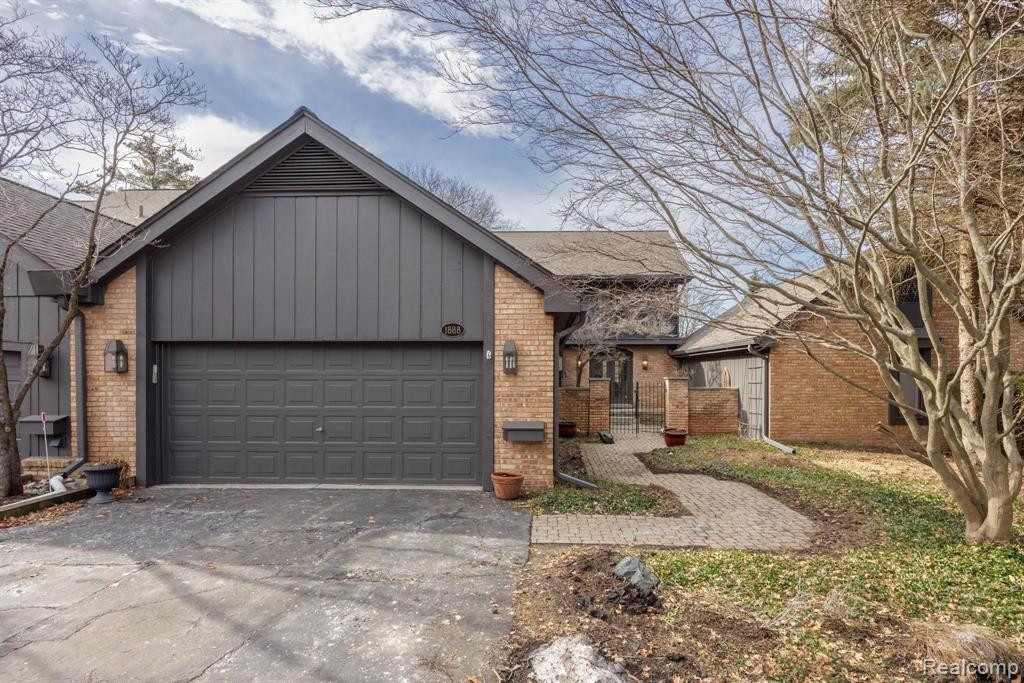 1888 Pine Ridge Lane, Bloomfield Hills, MI 48302 — front exterior