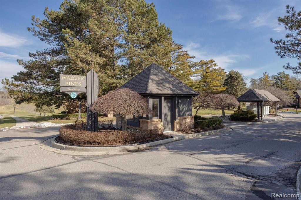 1888 Pine Ridge Lane, Bloomfield Hills, MI 48302 — Photo 2