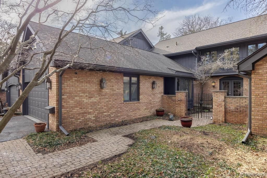 1888 Pine Ridge Lane, Bloomfield Hills, MI 48302 — Photo 3