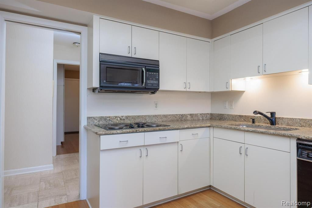 1888 Pine Ridge Lane, Bloomfield Hills, MI 48302 — Photo 15