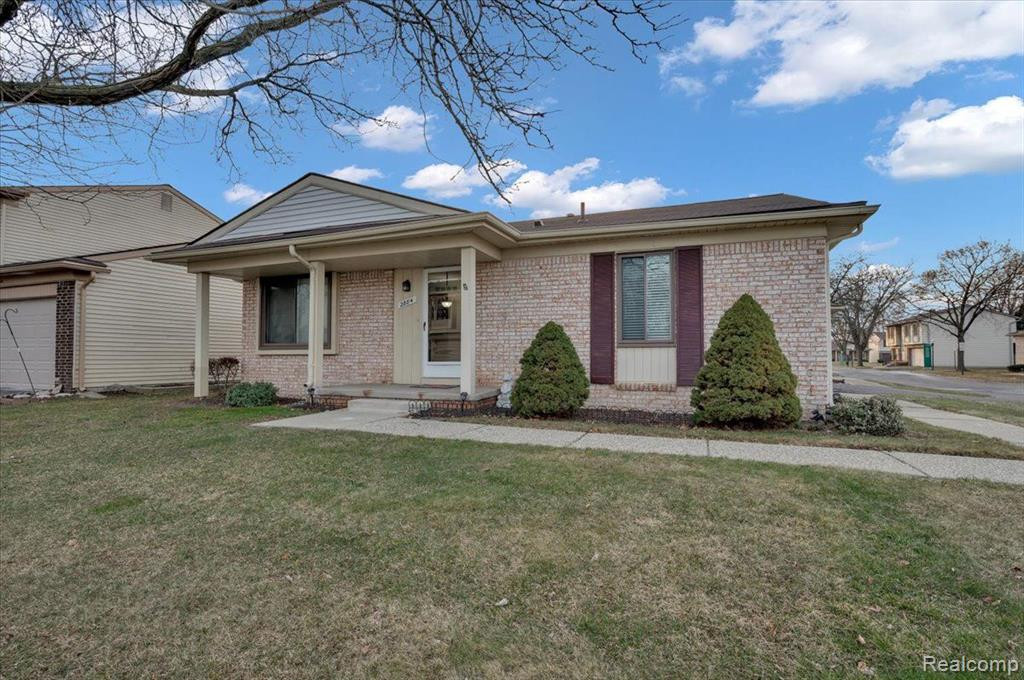 2884 ROUNDTREE Drive, Troy, MI 48083 — front exterior