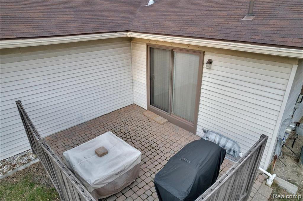 2884 ROUNDTREE Drive, Troy, MI 48083 — Photo 5