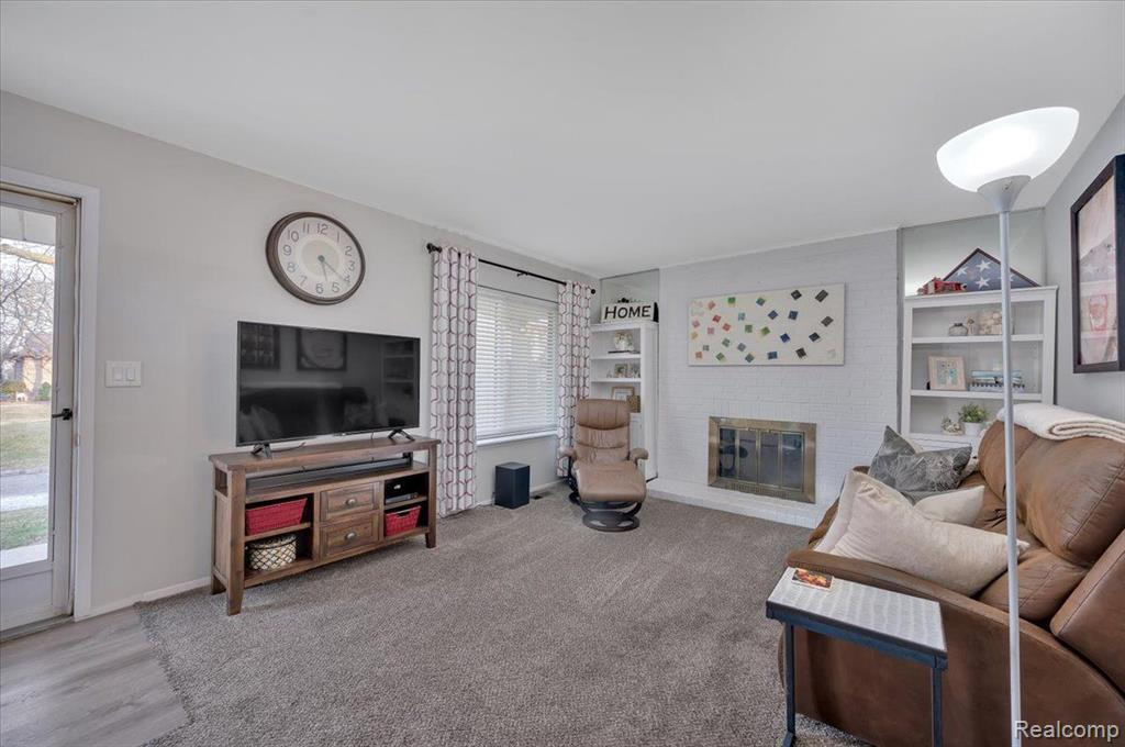 2884 ROUNDTREE Drive, Troy, MI 48083 — Photo 10