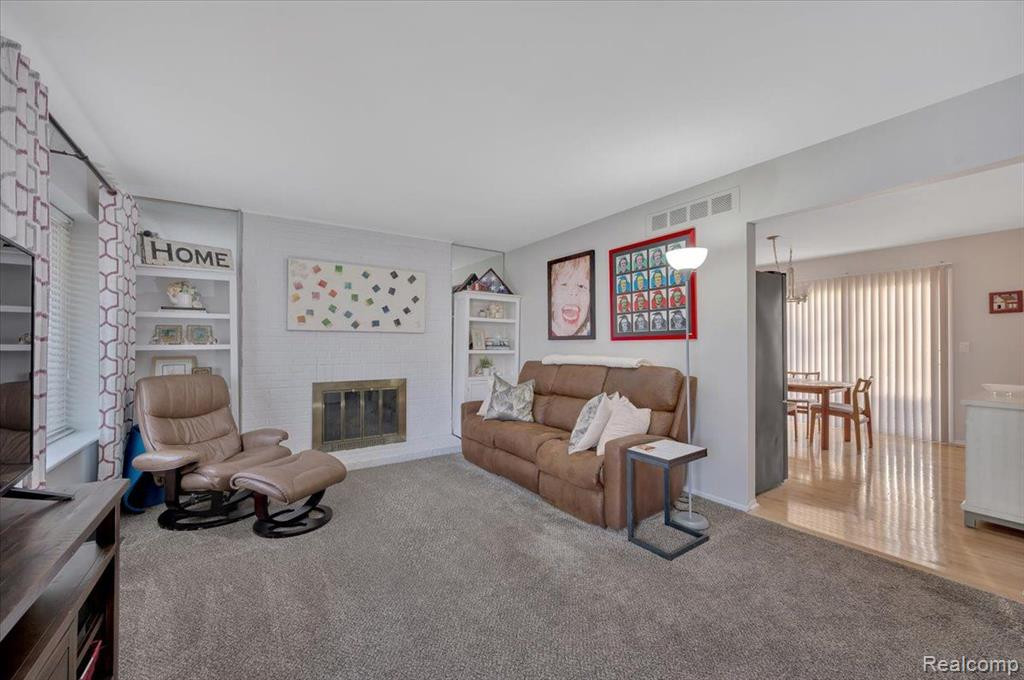2884 ROUNDTREE Drive, Troy, MI 48083 — Photo 11