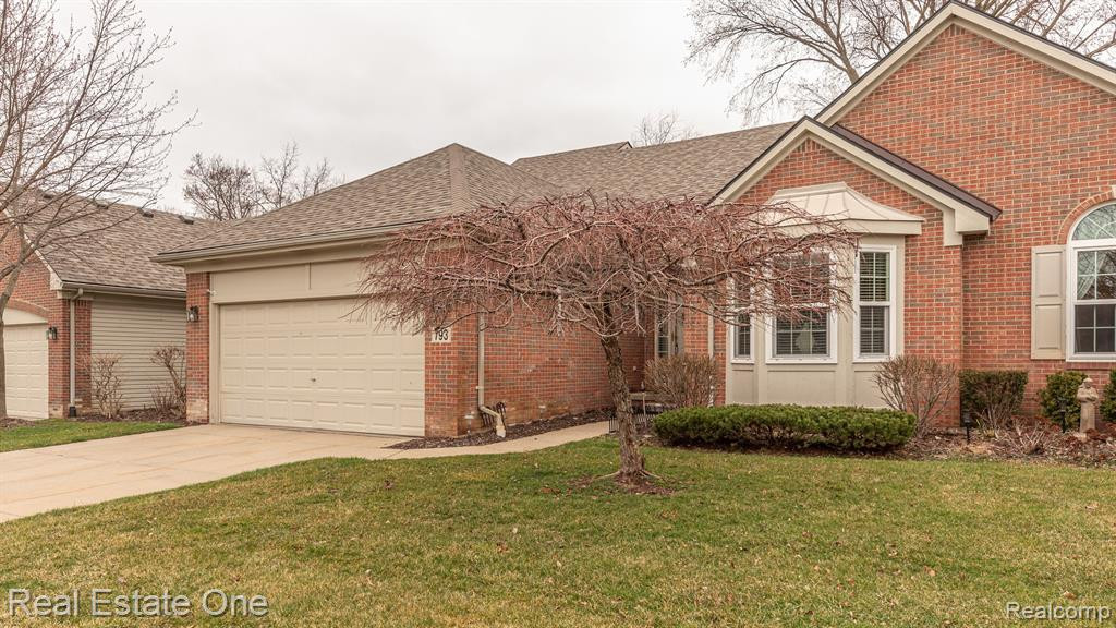 793 WOODHAVEN Drive, Commerce Twp, MI 48390 — Photo 2