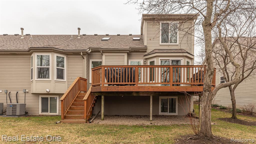 793 WOODHAVEN Drive, Commerce Twp, MI 48390 — Photo 4