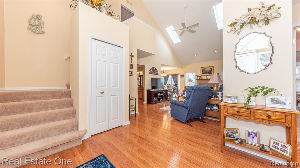 793 WOODHAVEN Drive, Commerce Twp, MI 48390 — Photo 8