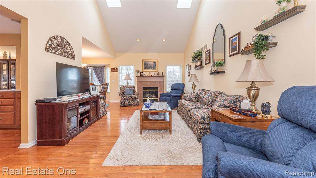 793 WOODHAVEN Drive, Commerce Twp, MI 48390 — Photo 9