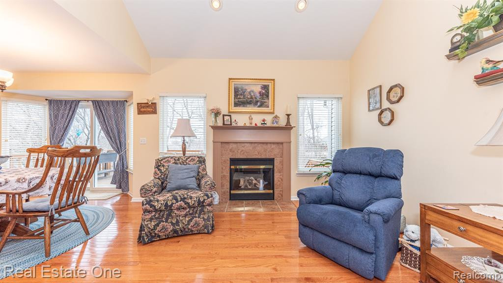 793 WOODHAVEN Drive, Commerce Twp, MI 48390 — Photo 10