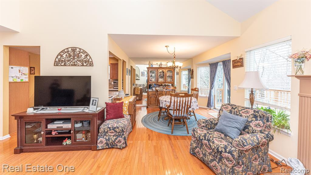 793 WOODHAVEN Drive, Commerce Twp, MI 48390 — Photo 12