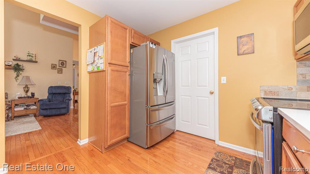 793 WOODHAVEN Drive, Commerce Twp, MI 48390 — Photo 19