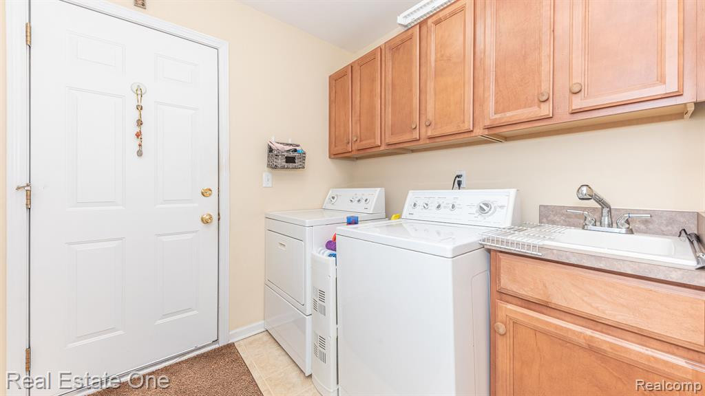 793 WOODHAVEN Drive, Commerce Twp, MI 48390 — Photo 21