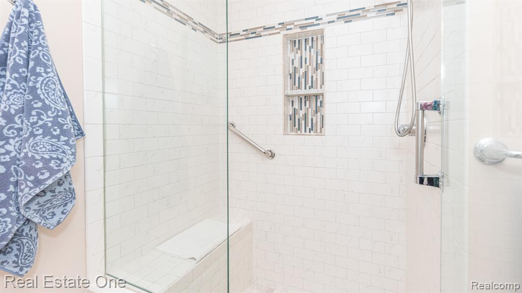 793 WOODHAVEN Drive, Commerce Twp, MI 48390 — Photo 27