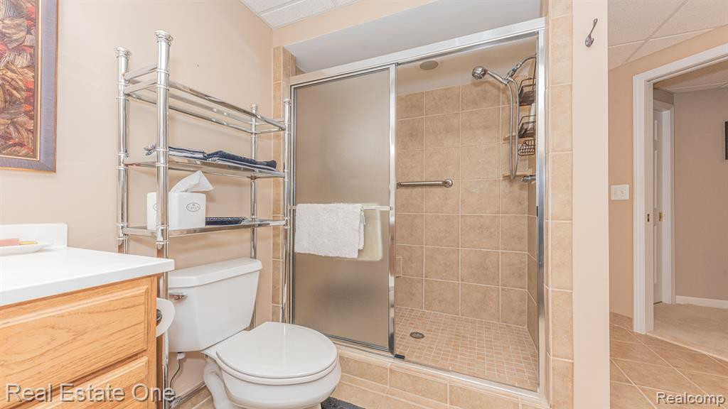 793 WOODHAVEN Drive, Commerce Twp, MI 48390 — Photo 43
