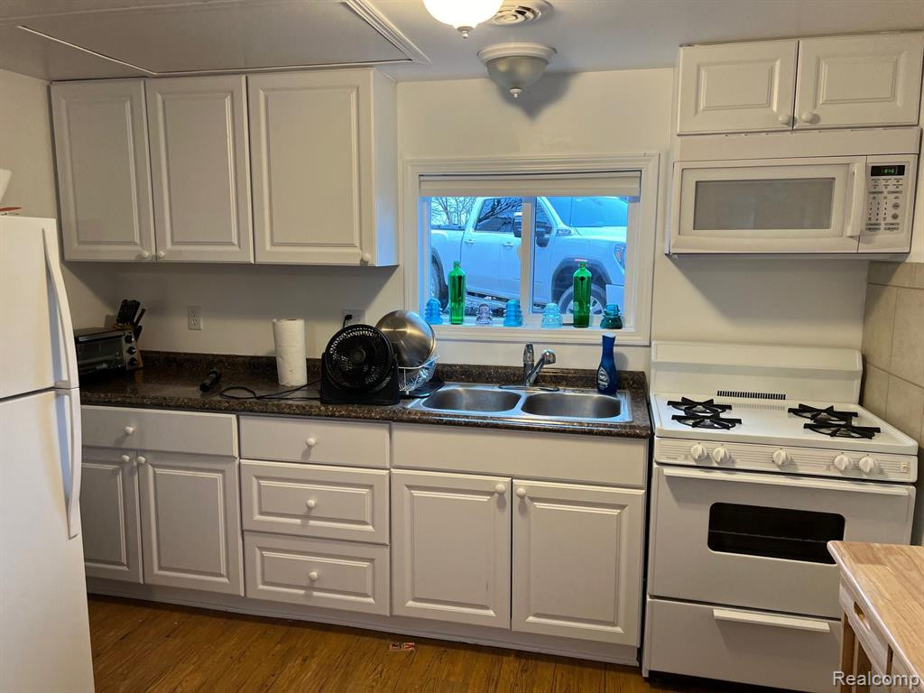 4097 HUNT Road, Lapeer, MI 48446 — Photo 18