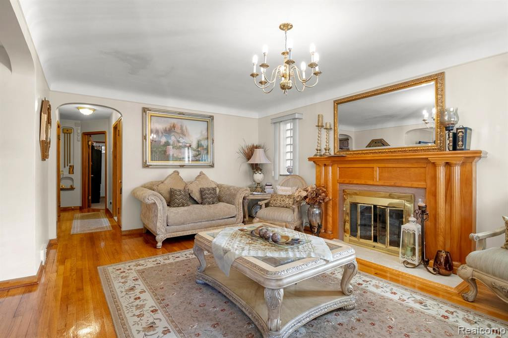 7628 MIDDLEPOINTE Street, Dearborn, MI 48126 — Photo 4