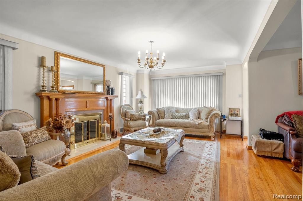 7628 MIDDLEPOINTE Street, Dearborn, MI 48126 — Photo 6