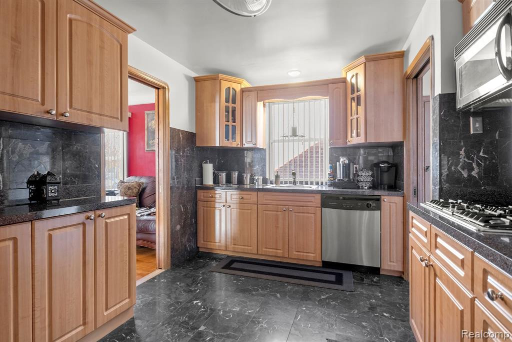 7628 MIDDLEPOINTE Street, Dearborn, MI 48126 — Photo 12