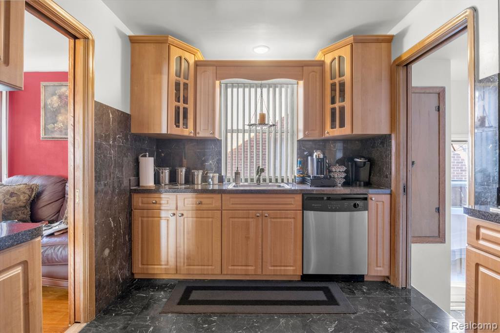 7628 MIDDLEPOINTE Street, Dearborn, MI 48126 — Photo 13