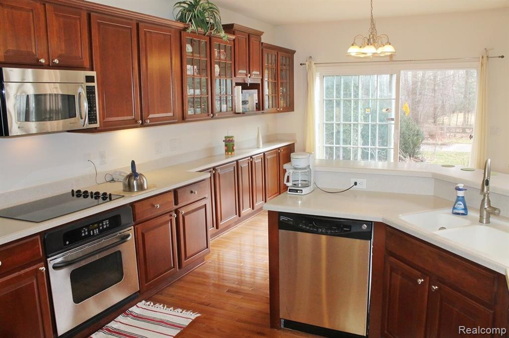 49617 LANSDOWNE Street, Canton, MI 48188 — Photo 23