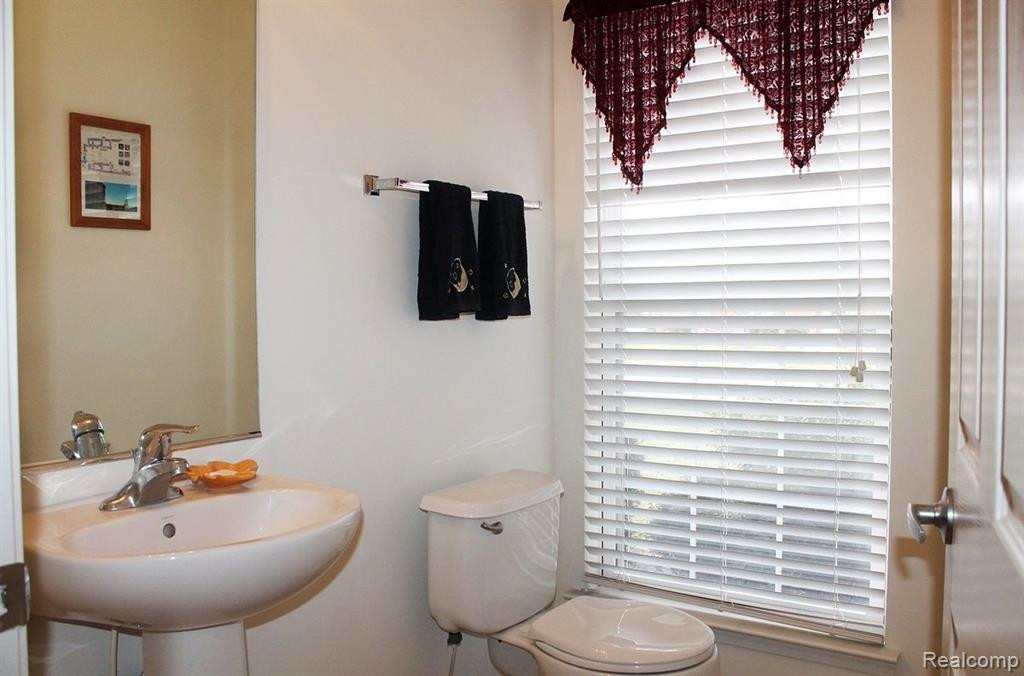 49617 LANSDOWNE Street, Canton, MI 48188 — Photo 27