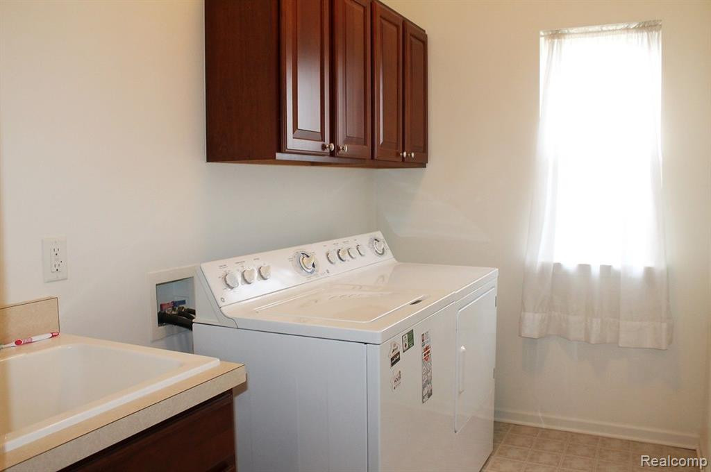 49617 LANSDOWNE Street, Canton, MI 48188 — Photo 30