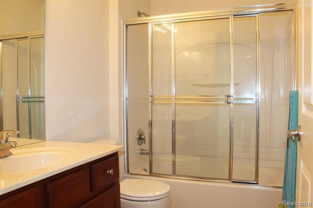 49617 LANSDOWNE Street, Canton, MI 48188 — Photo 36