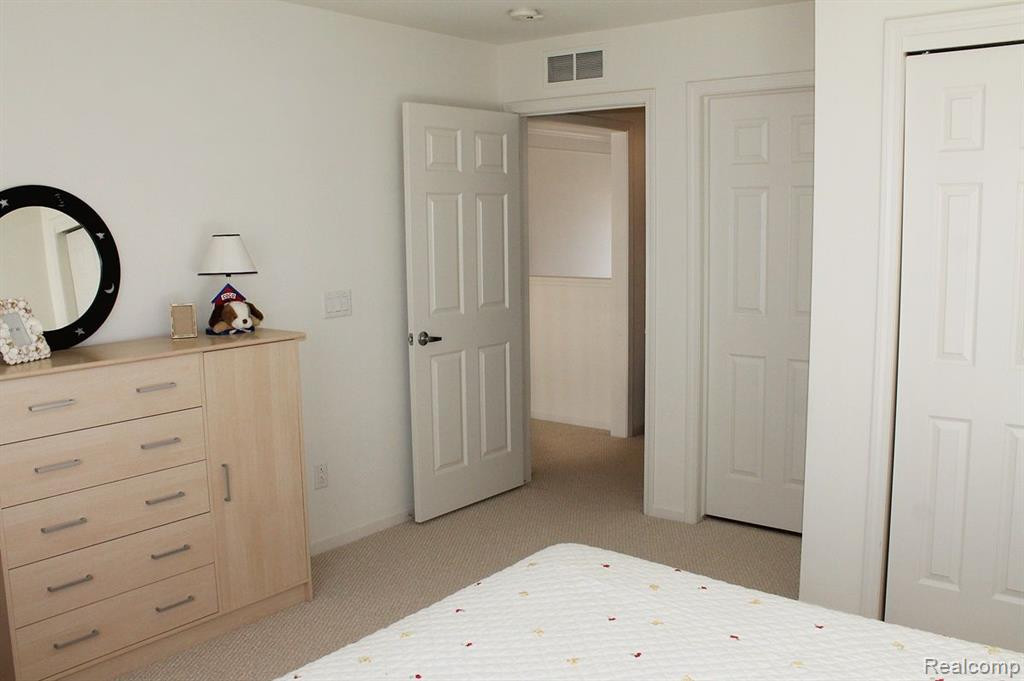 49617 LANSDOWNE Street, Canton, MI 48188 — Photo 40