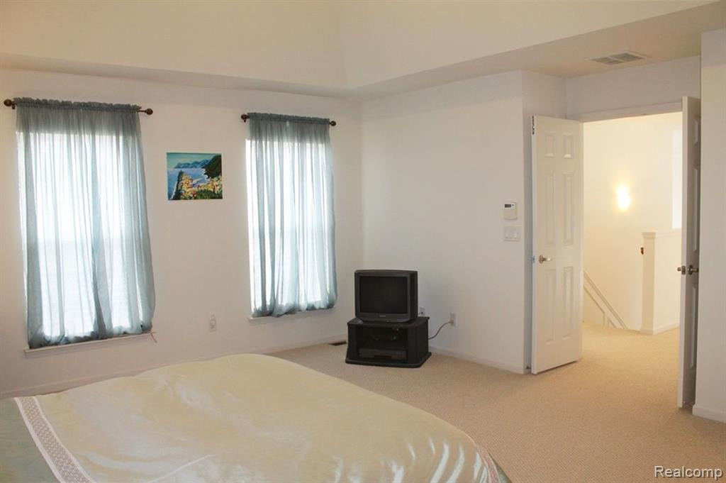49617 LANSDOWNE Street, Canton, MI 48188 — Photo 48