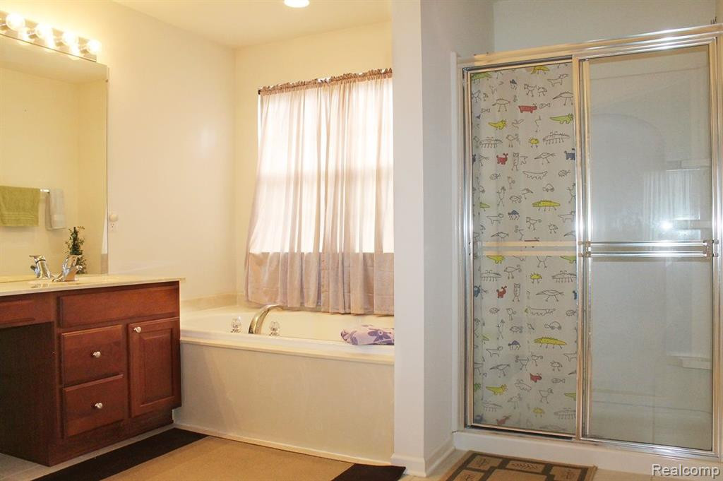 49617 LANSDOWNE Street, Canton, MI 48188 — Photo 52
