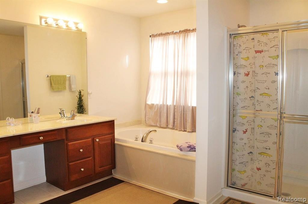 49617 LANSDOWNE Street, Canton, MI 48188 — Photo 53