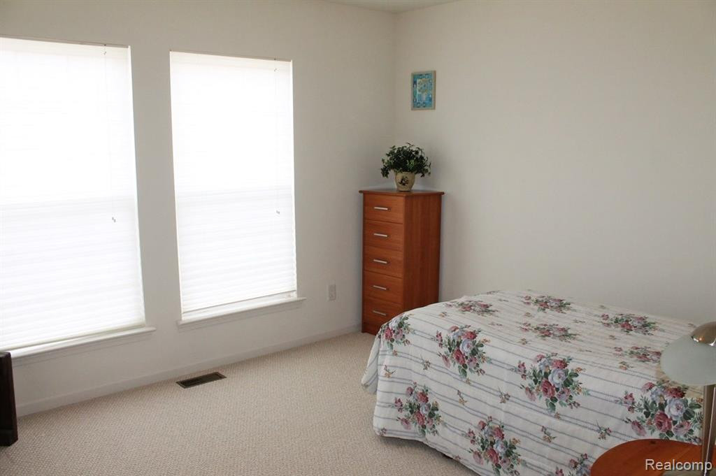 49617 LANSDOWNE Street, Canton, MI 48188 — Photo 56