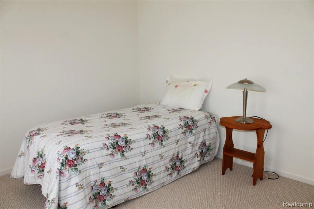 49617 LANSDOWNE Street, Canton, MI 48188 — Photo 57