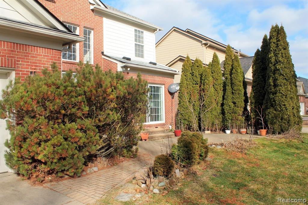 49617 LANSDOWNE Street, Canton, MI 48188 — Photo 63