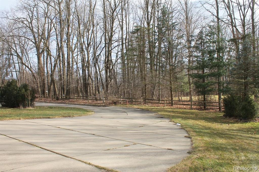 49617 LANSDOWNE Street, Canton, MI 48188 — Photo 65